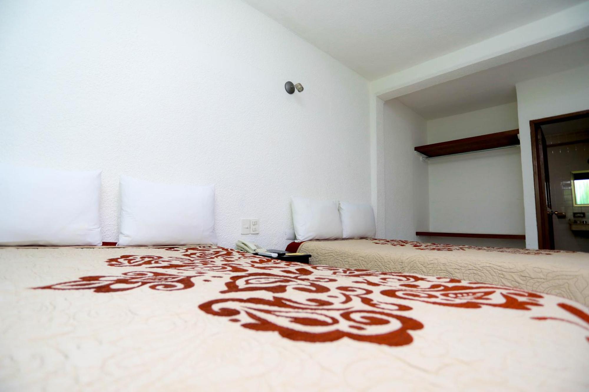 Hotel Maria De Lourdes Канкун Экстерьер фото